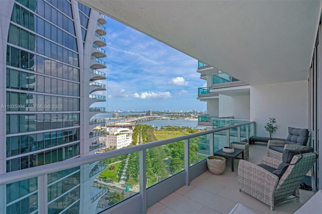 900 Biscayne Blvd in Miami, FL - Building Photo