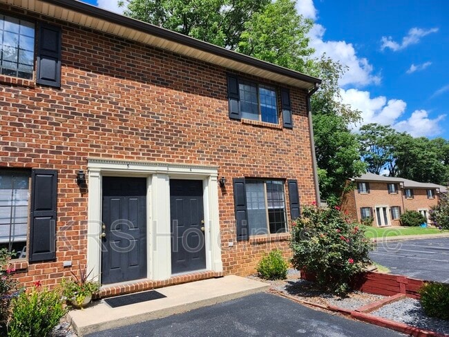 property at 211 S Waverley St