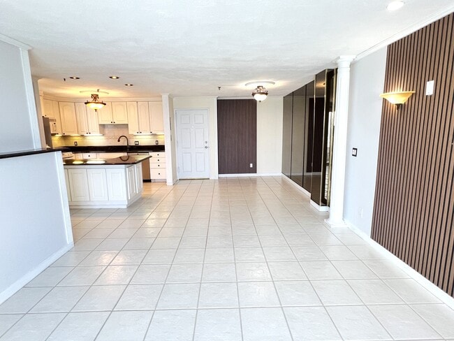 510 Revere Beach Blvd, Unit 1105 in Revere, MA - Building Photo - Building Photo