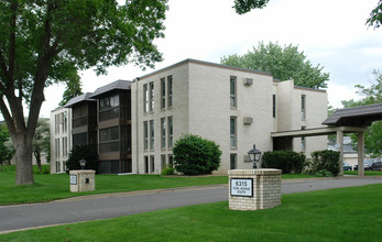 Southdale Gardens Apartments in Edina, MN - Building Photo - Building Photo