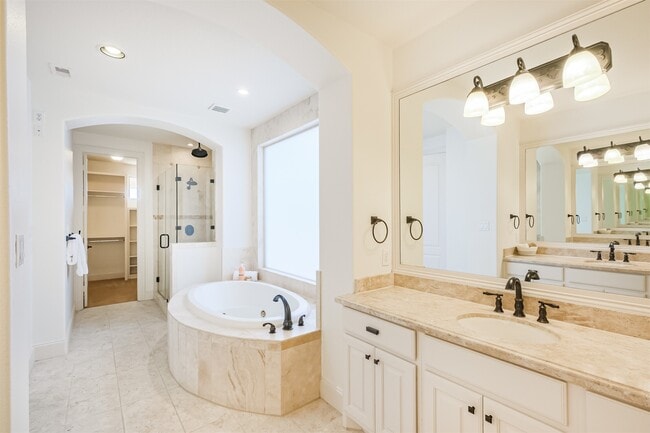 property at 407 W Bell St