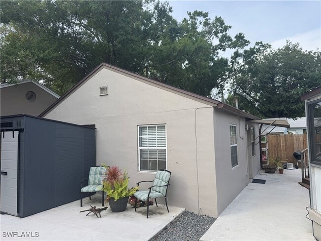 2060 Bayside Pkwy in Ft. Myers, FL - Building Photo - Building Photo