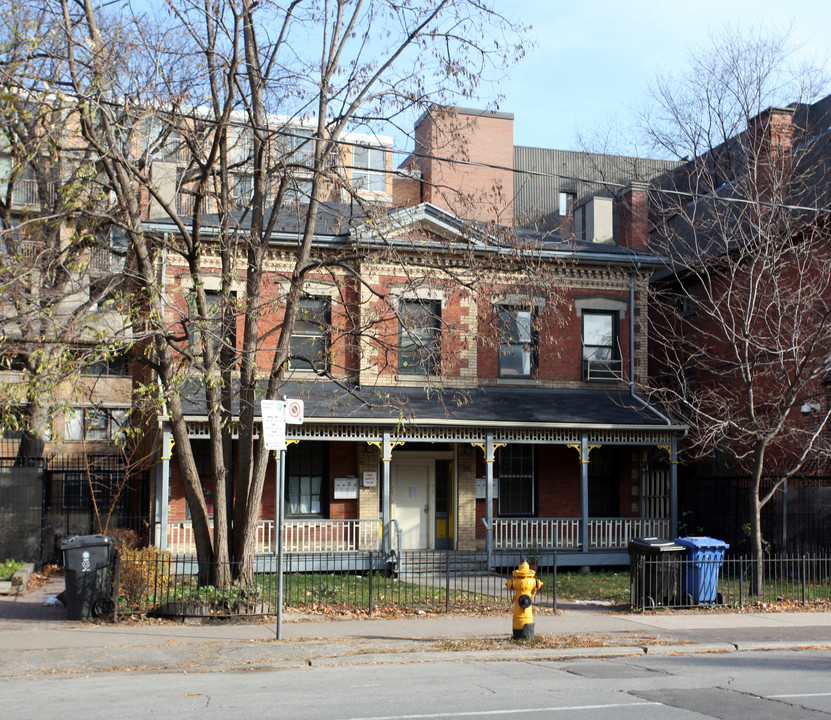 241 Sherbourne St in Toronto, ON - Building Photo