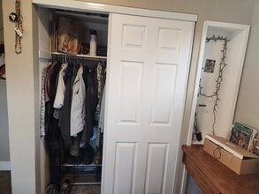 5700 Cibola Way, Unit 3 Facing yard in Sacramento, CA - Foto de edificio - Building Photo