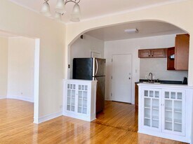 802 N Bishop St, Unit 3B in Chicago, IL - Building Photo