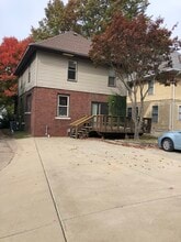 906 N Cooper St in Peoria, IL - Foto de edificio - Building Photo