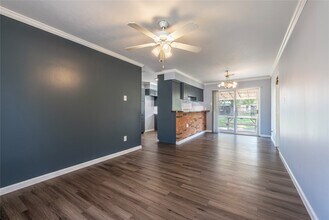 10914 Keese Dr in Houston, TX - Foto de edificio - Building Photo