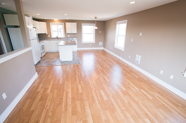 2221 E Thomas St, Unit 3