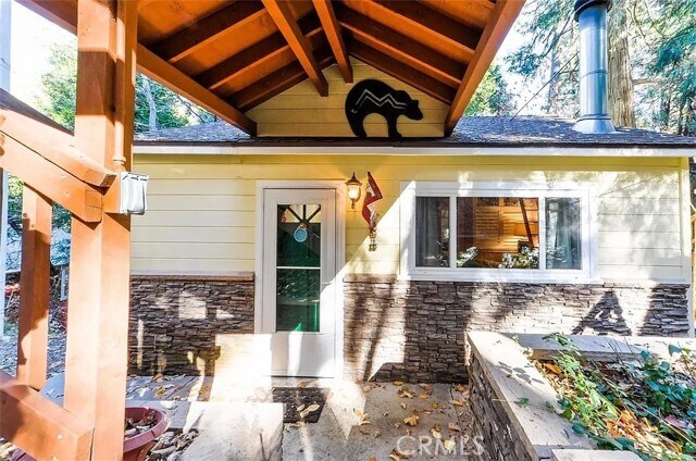 743 Woodland Rd in Crestline, CA - Building Photo