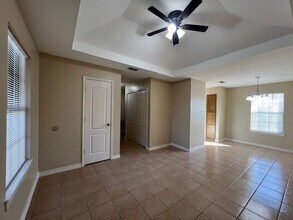 1001 E Travis St in Laredo, TX - Foto de edificio - Building Photo