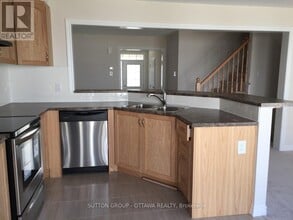 707 Logperch Cir in Ottawa, ON - Building Photo - Building Photo