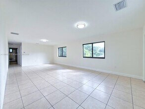 1489 NW 59th St in Miami, FL - Building Photo - Building Photo