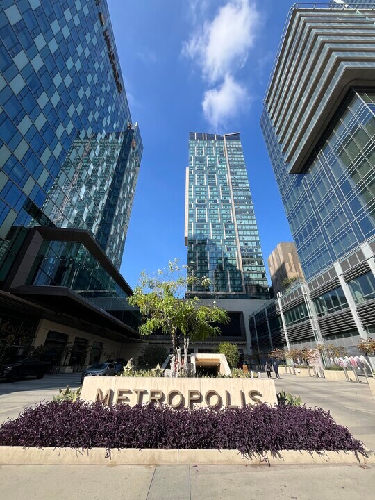 889 Francisco St, Unit 701 in Los Angeles, CA - Building Photo