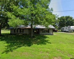 3975 Askins Ln in Paris, TX - Building Photo