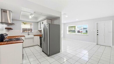 1131 55th Ave N in St. Petersburg, FL - Building Photo - Building Photo