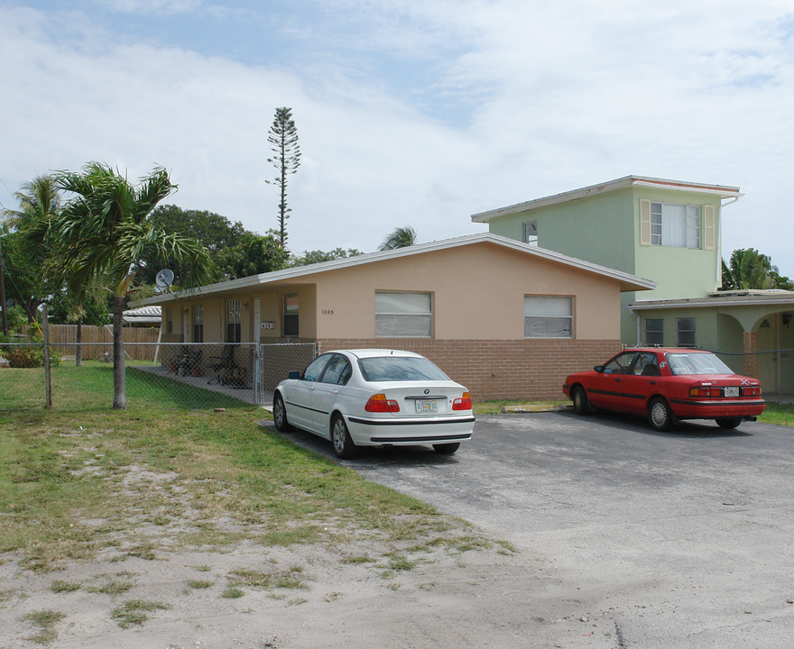 1305-1309 SW 30th St in Fort Lauderdale, FL - Building Photo