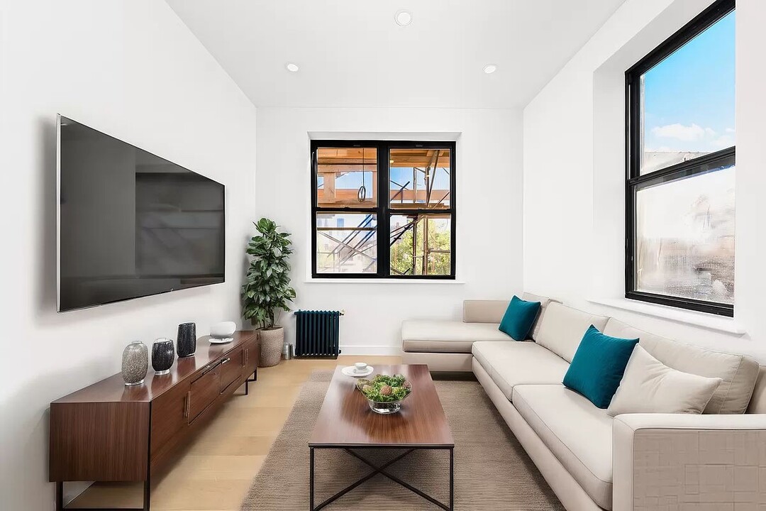 184 Bleecker St, Unit 6 in New York, NY - Building Photo
