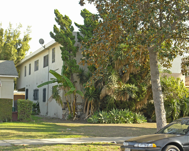 1036 S Bronson Ave in Los Angeles, CA - Foto de edificio - Building Photo