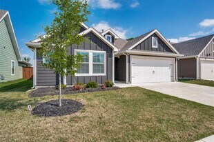 13105 Dawson Dr in Aubrey, TX - Building Photo