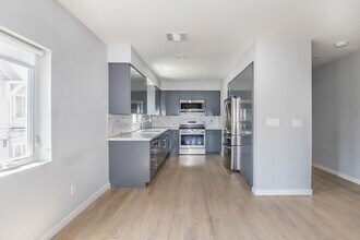 1821 N Van Ness Ave in Los Angeles, CA - Building Photo - Building Photo