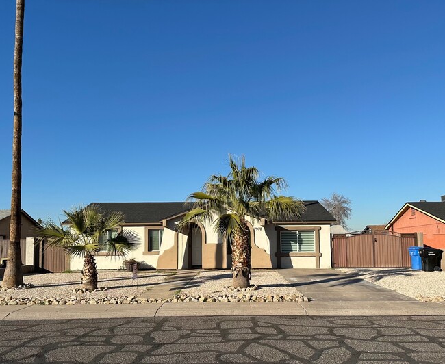 7970 W Elm St in Phoenix, AZ - Building Photo - Building Photo