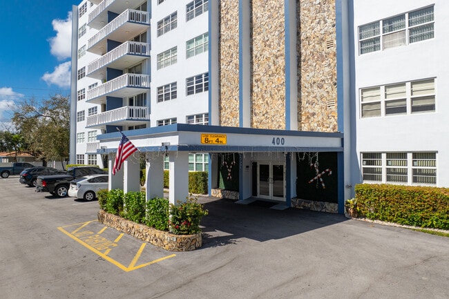 The 400 in Hallandale Beach, FL - Building Photo - Building Photo
