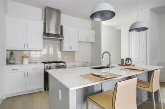 5515 Bryan Pkwy in Dallas, TX - Building Photo - Building Photo