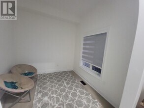 3253 Dove Dr in Oakville, ON - Building Photo - Building Photo
