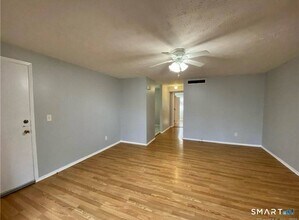 165 Towne House Rd in Hamden, CT - Building Photo - Building Photo