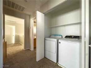 5255 Cedar Bend Dr in North Las Vegas, NV - Foto de edificio - Building Photo