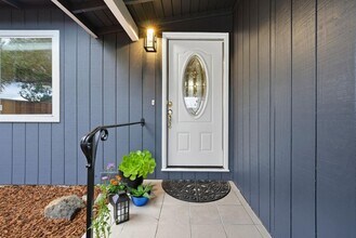 1717 Brooks St in San Mateo, CA - Building Photo - Building Photo