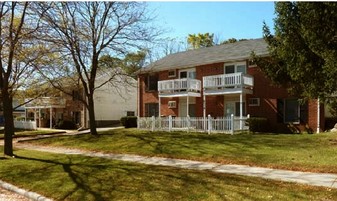 2122 Muir Field Rd in Madison, WI - Building Photo