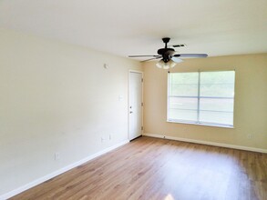 2340 Wise St in Bridge City, TX - Building Photo - Building Photo