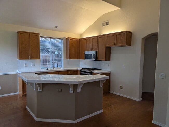 2344 Sierra Madre Ave in Clovis, CA - Building Photo - Building Photo