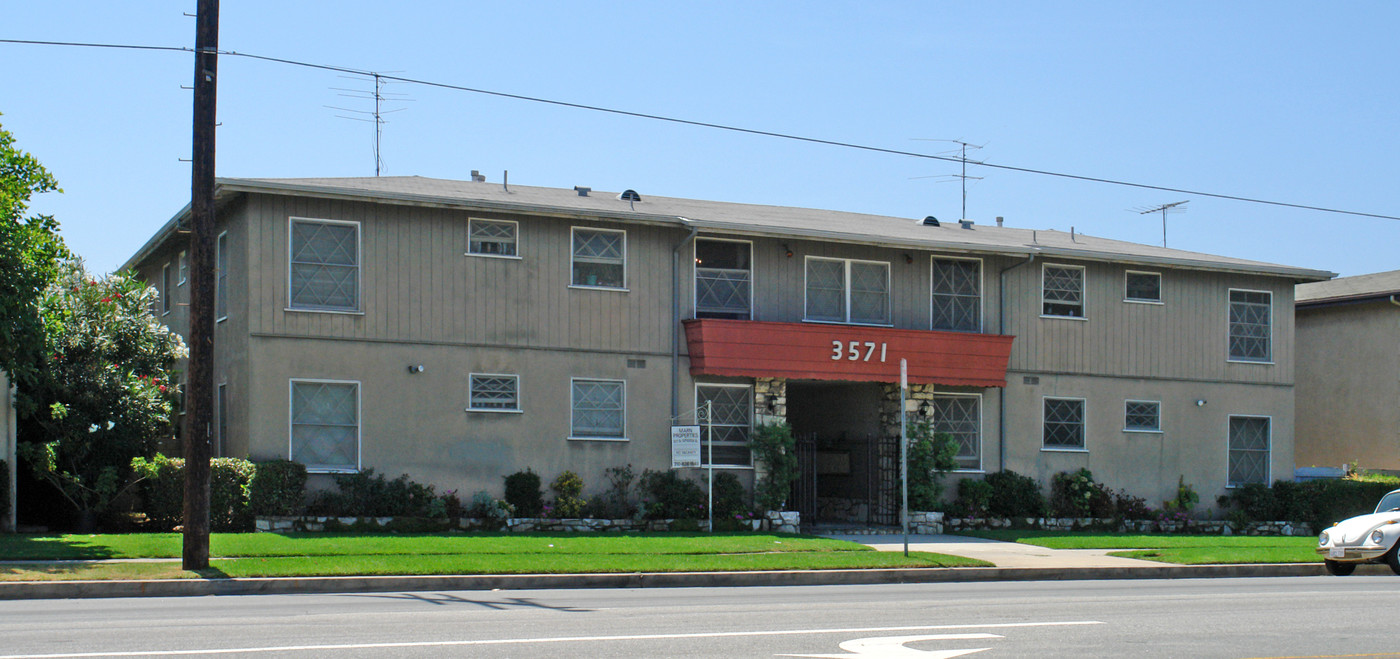 3571 S Sepulveda Blvd in Los Angeles, CA - Building Photo