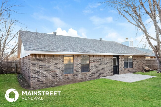 property at 2705 Fairfield Dr