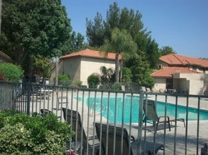 Westcourt Apartments in Colton, CA - Foto de edificio - Building Photo