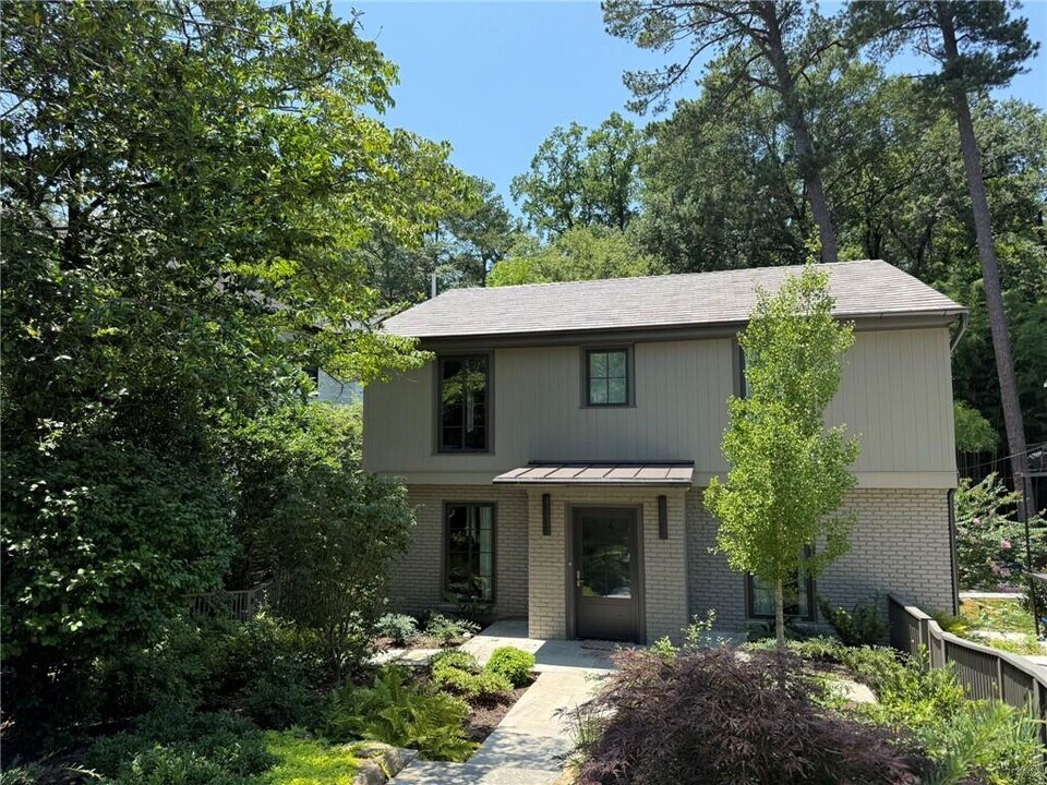 2260 Stephen Long Dr NE in Atlanta, GA - Building Photo