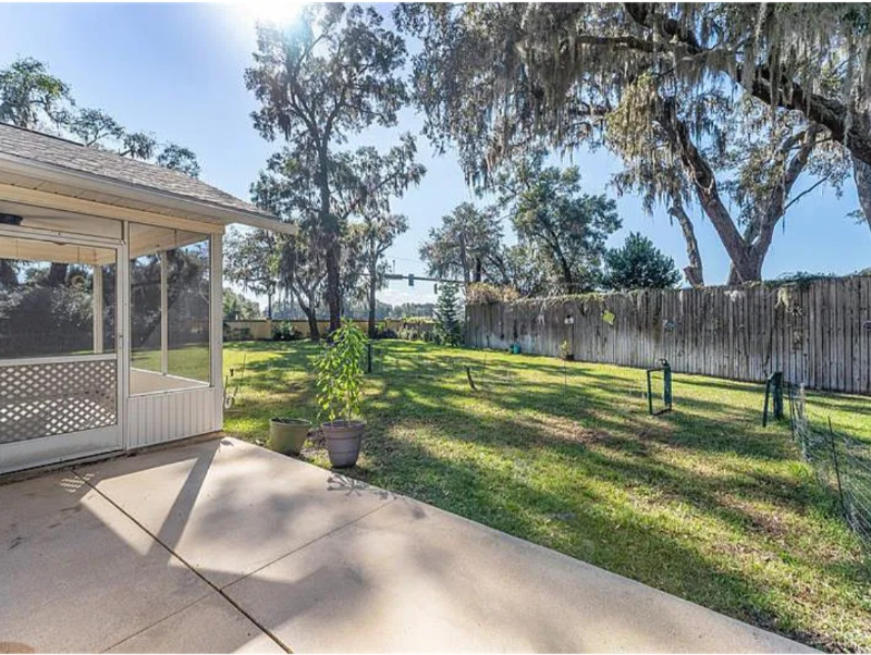 104 Cherry Blossom Ln in Lady Lake, FL - Building Photo