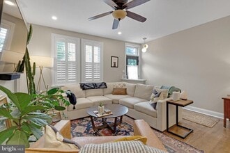 239 E Thompson St in Philadelphia, PA - Building Photo - Building Photo