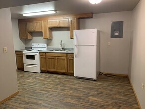 1411 E Sioux Ave, Unit Apt H in Pierre, SD - Foto de edificio - Building Photo