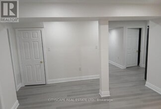 1325 Beauty Bush Ct in Mississauga, ON - Building Photo - Building Photo