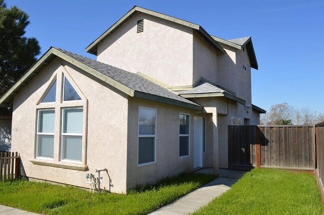 1055 Vermont Ave in Turlock, CA - Building Photo - Building Photo