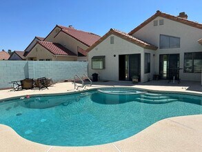 145 Coventry Dr in Henderson, NV - Building Photo - Building Photo