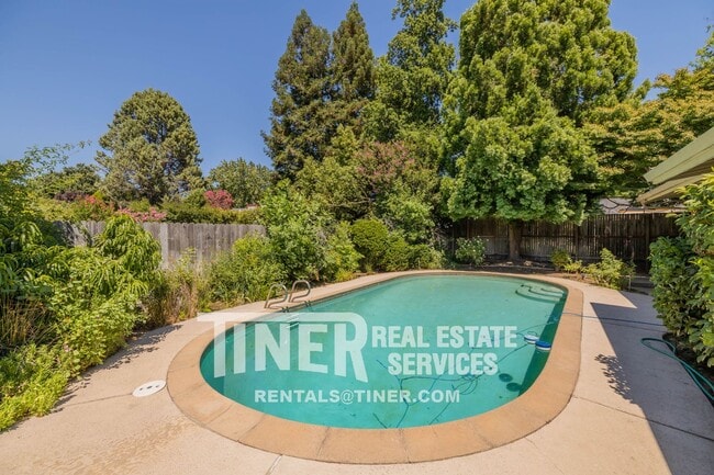 4935 Kurz Cir in Carmichael, CA - Building Photo - Building Photo