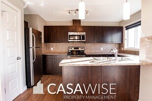 1403 Cunningham Dr SW in Edmonton, AB - Building Photo