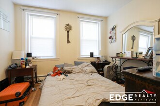 24 Wallingford Rd in Boston, MA - Foto de edificio - Building Photo