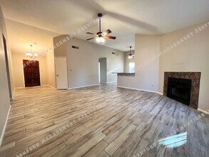 1502 W Cheyenne Dr in Chandler, AZ - Foto de edificio - Building Photo
