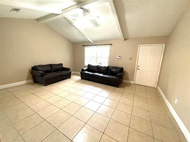 1135 E 2nd St in Hempstead, TX - Building Photo - Building Photo