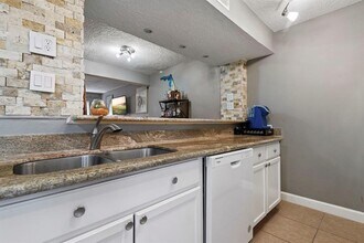 6111 Beverly Hill St in Houston, TX - Building Photo - Building Photo